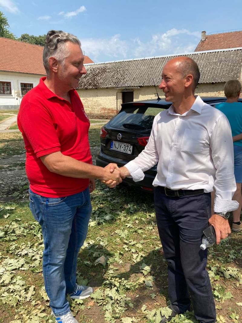 Sellye - Besenczi Zsolt és Nagy Attila polgármester.jpg